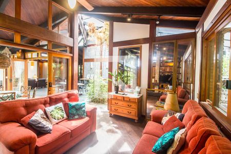 Sala de casa de condomínio à venda com 5 quartos, 650m² em Alphaville, Santana de Parnaíba