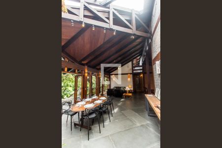 Sala de casa de condomínio à venda com 5 quartos, 650m² em Alphaville, Santana de Parnaíba