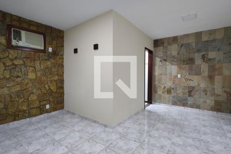 Sala de casa à venda com 2 quartos, 120m² em Taquara, Rio de Janeiro