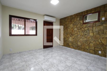 Sala de casa à venda com 2 quartos, 120m² em Taquara, Rio de Janeiro