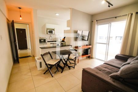 Sala de apartamento para alugar com 2 quartos, 65m² em Guilhermina, Praia Grande