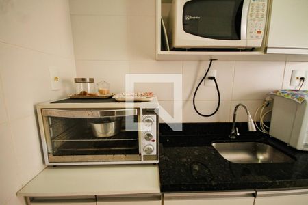 Cozinha de apartamento para alugar com 2 quartos, 65m² em Guilhermina, Praia Grande