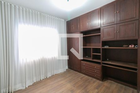 Casa à venda com 3 quartos, 360m² em Serrano, Belo Horizonte