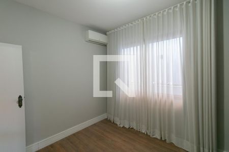 Casa à venda com 3 quartos, 360m² em Serrano, Belo Horizonte