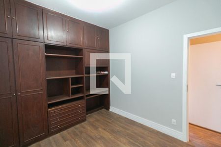 Casa à venda com 3 quartos, 360m² em Serrano, Belo Horizonte