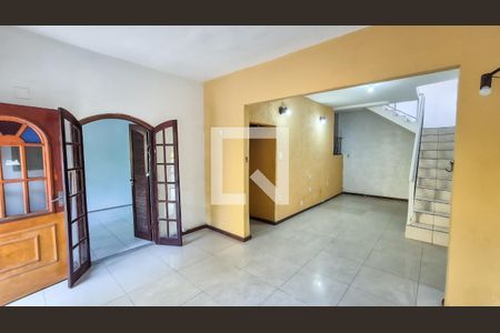 Sala de casa para alugar com 3 quartos, 150m² em Irajá, Rio de Janeiro