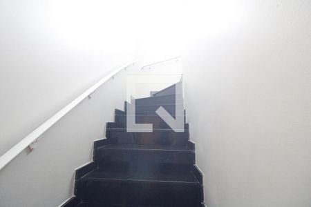 Escada de casa para alugar com 3 quartos, 164m² em Jardim Cidalia, São Paulo