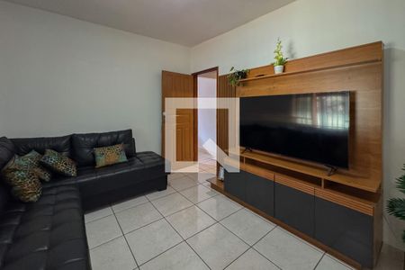 Sala de casa à venda com 3 quartos, 220m² em Pompéia, Belo Horizonte