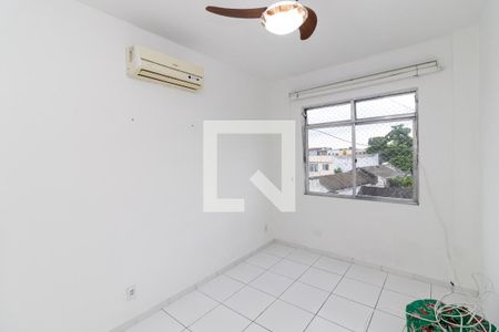 Quarto 1 de apartamento para alugar com 3 quartos, 79m² em Rocha Miranda, Rio de Janeiro