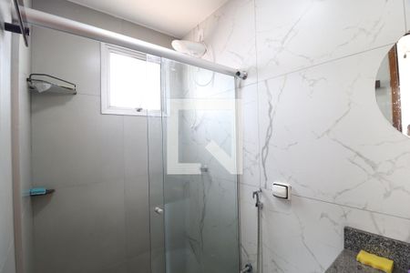 Banheiro do Quarto 1 de apartamento para alugar com 2 quartos, 59m² em Santa Mônica, Uberlândia