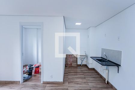 Sala, cozinha e área de serviço de apartamento para alugar com 2 quartos, 40m² em Vila Primavera, São Paulo