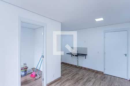 Sala, cozinha e área de serviço de apartamento para alugar com 2 quartos, 40m² em Vila Primavera, São Paulo