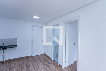 Sala, cozinha e área de serviço de apartamento para alugar com 2 quartos, 40m² em Vila Primavera, São Paulo