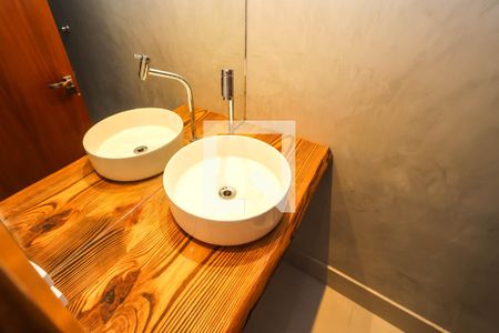 Lavabo de casa à venda com 3 quartos, 120m² em Vila Gumercindo, São Paulo