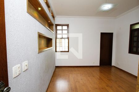 Quarto 1 de casa para alugar com 5 quartos, 220m² em Camargos, Belo Horizonte