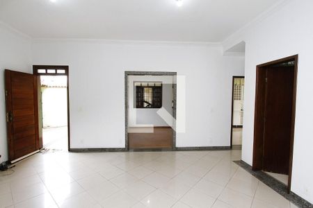 Sala de casa para alugar com 5 quartos, 220m² em Camargos, Belo Horizonte