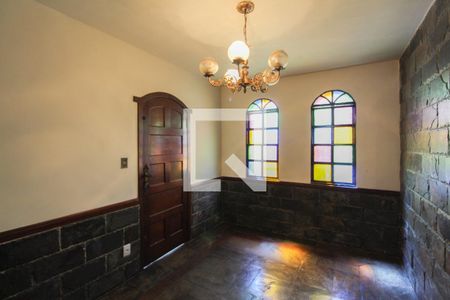 Sala 1 de casa para alugar com 4 quartos, 392m² em Alípio de Melo, Belo Horizonte