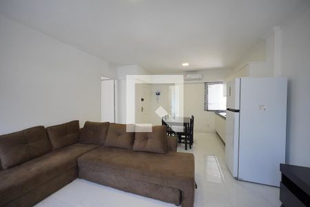 Sala - Cozinha de apartamento para alugar com 1 quarto, 42m² em Centro, Florianópolis