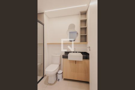 Banheiro de kitnet/studio para alugar com 1 quarto, 24m² em Pompeia, São Paulo