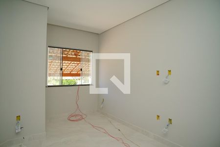 Quarto 1 de casa de condomínio para alugar com 3 quartos, 150m² em Inoa, Maricá