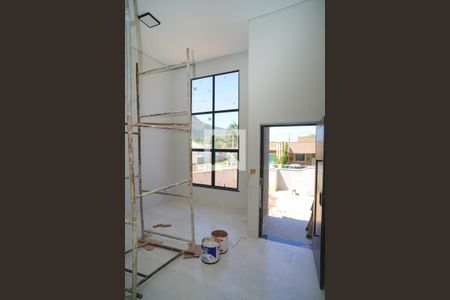 Sala de casa de condomínio para alugar com 3 quartos, 150m² em Inoa, Maricá