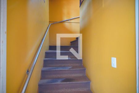 Escada - Acesso Quartos de casa para alugar com 5 quartos, 450m² em Vila Ipiranga, Porto Alegre