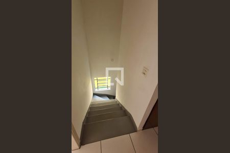 Escada de casa à venda com 3 quartos, 85m² em Vila do Castelo, São Paulo