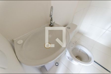 Banheiro de kitnet/studio para alugar com 2 quartos, 18m² em Jardim Jaragua (sao Domingos), São Paulo