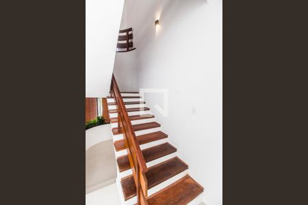 Escada de casa de condomínio à venda com 5 quartos, 360m² em Alphaville, Santana de Parnaíba