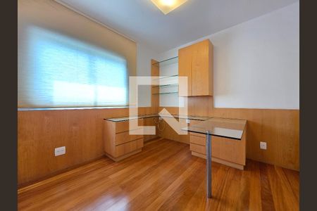 Quarto semi Suíte 3 de apartamento à venda com 4 quartos, 213m² em Belvedere, Belo Horizonte