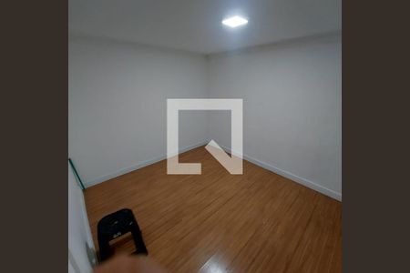 Quarto de casa para alugar com 3 quartos, 250m² em Parque Fernanda, Embu das Artes