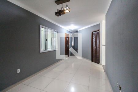 Sala de casa para alugar com 4 quartos, 76m² em Itaquera, São Paulo