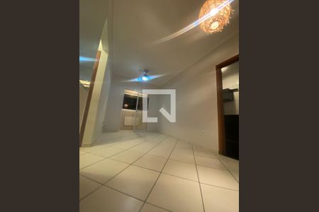 Sala de apartamento para alugar com 2 quartos, 62m² em Guilhermina, Praia Grande