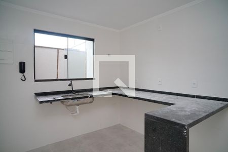 Cozinha de casa de condomínio para alugar com 2 quartos, 95m² em Itaipuaçu, Maricá