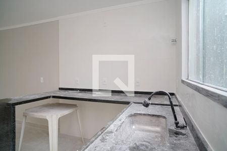 Cozinha de casa de condomínio para alugar com 2 quartos, 94m² em Itaipuaçu, Maricá