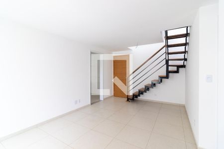 Sala de apartamento para alugar com 2 quartos, 130m² em Vila Valqueire, Rio de Janeiro