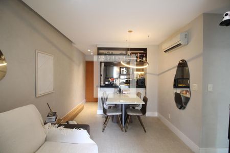 Sala de apartamento à venda com 2 quartos, 72m² em Barra Olímpica, Rio de Janeiro