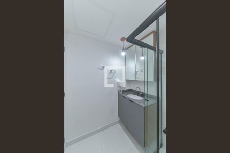 Banheiro de kitnet/studio para alugar com 1 quarto, 25m² em Vila Cordeiro, São Paulo