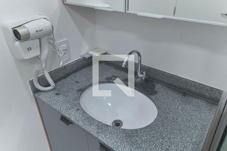 Banheiro de kitnet/studio para alugar com 1 quarto, 25m² em Vila Cordeiro, São Paulo