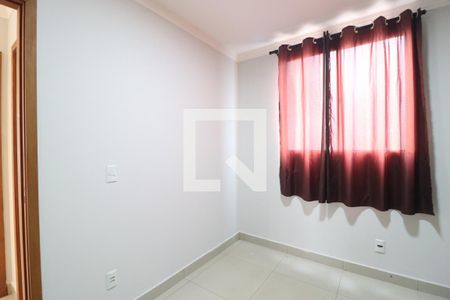 Quarto 2 de apartamento para alugar com 2 quartos, 45m² em Shopping Park, Uberlândia