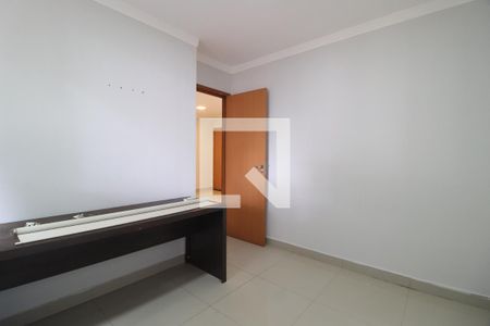 Quarto 1 de apartamento para alugar com 2 quartos, 45m² em Shopping Park, Uberlândia