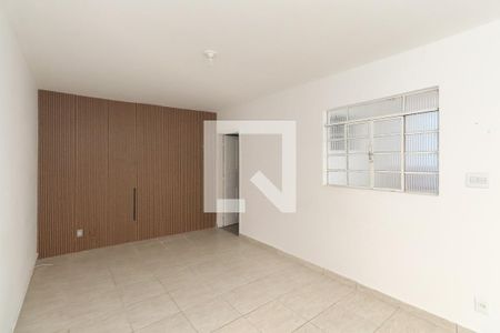Sala de casa à venda com 4 quartos, 200m² em Parque Vitoria, São Paulo