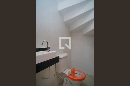 Lavabo de casa de condomínio para alugar com 2 quartos, 85m² em Itaipuaçu, Maricá