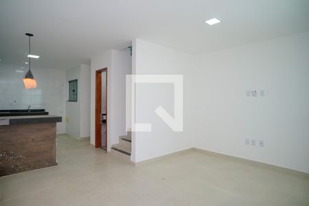 Sala de casa de condomínio para alugar com 2 quartos, 85m² em Itaipuaçu, Maricá
