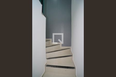 Escada de casa de condomínio para alugar com 2 quartos, 85m² em Itaipuaçu, Maricá