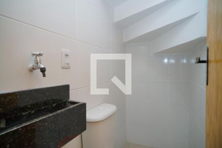 Lavabo de casa de condomínio para alugar com 2 quartos, 92m² em Itaipuaçu, Maricá