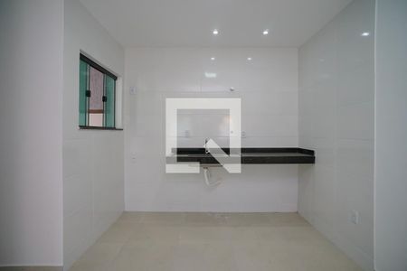 Cozinha de casa de condomínio para alugar com 2 quartos, 92m² em Itaipuaçu, Maricá