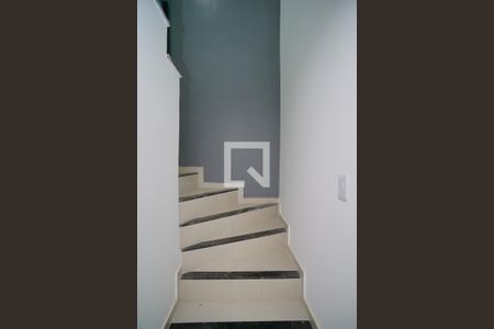 Escada de casa de condomínio para alugar com 2 quartos, 92m² em Itaipuaçu, Maricá