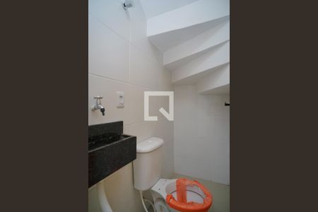 Lavabo de casa de condomínio para alugar com 2 quartos, 92m² em Itaipuaçu, Maricá
