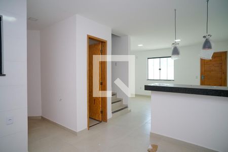 Cozinha de casa de condomínio para alugar com 2 quartos, 92m² em Itaipuaçu, Maricá